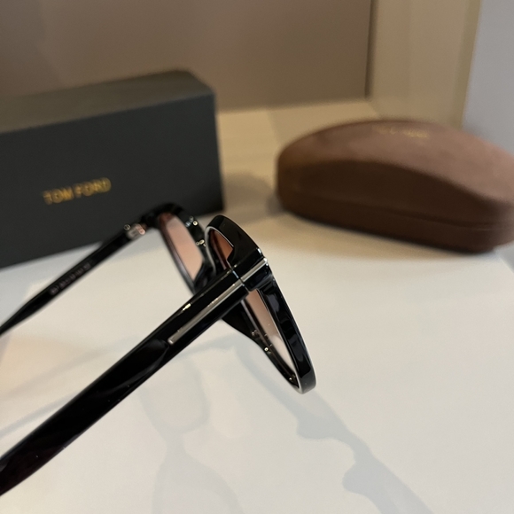 TOM FORD Men's Fashionable Casual Resort Sunglasses - Picture 4 of 6